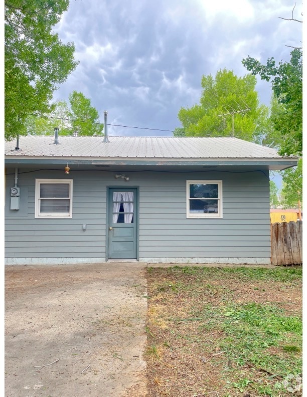 Building Photo - 700 W Ruby Ave Unit B Rental