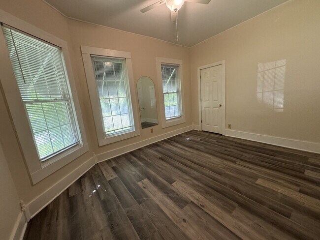 Photo - "Cozy 1-Bedroom Gem in Springfield's Heart – Your Perfect Urban Retreat!" Unit 1
