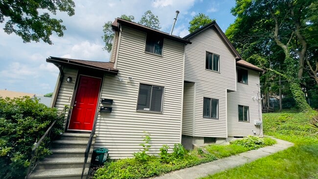 Building Photo - 58 Windsor St Unit #2