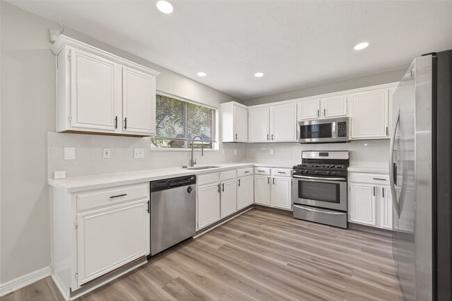 Building Photo - 2918 Colonel Ct Dr