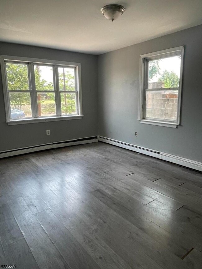 Building Photo - 644 Trumbull St Rental