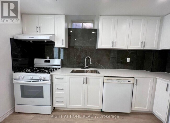 Photo - 99 Ascalon Dr