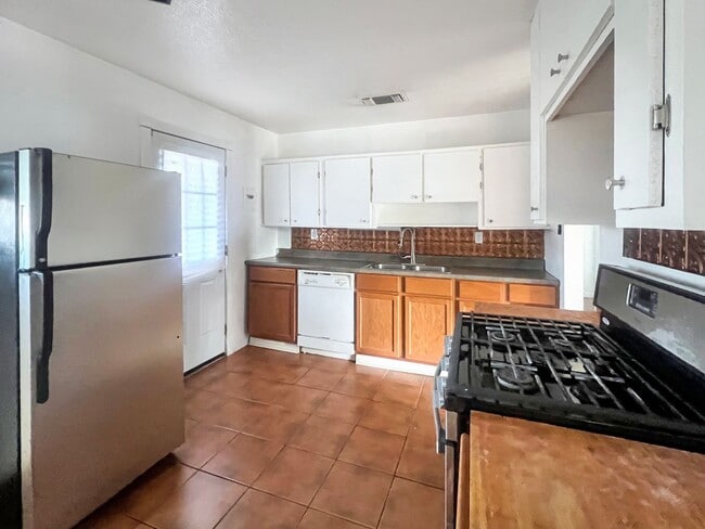 Photo - 1736 N Penasco Dr