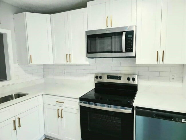 1221 Oak Forest Ct SW