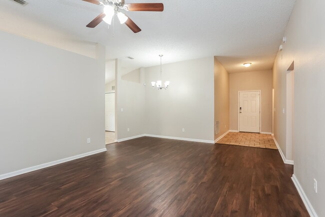 Photo - 8628 Springtree Road