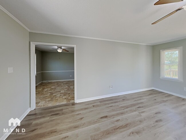 Photo - 906 Edgehill Dr
