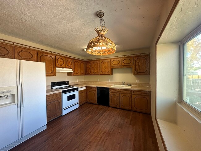 Photo - 3 Bedroom 2 Bathroom Home available to ren...