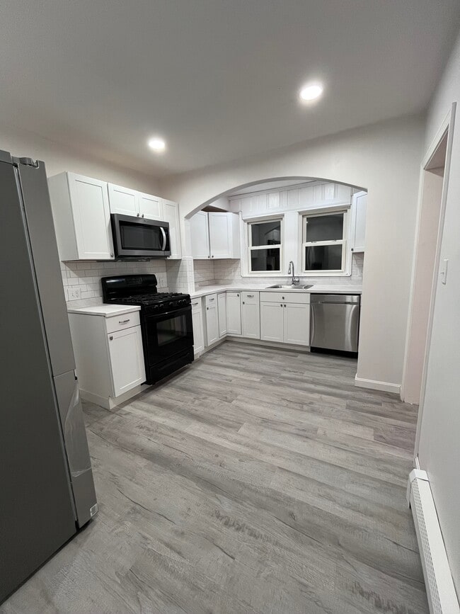 Kitchen - 137 Worcester Ave Unit 1