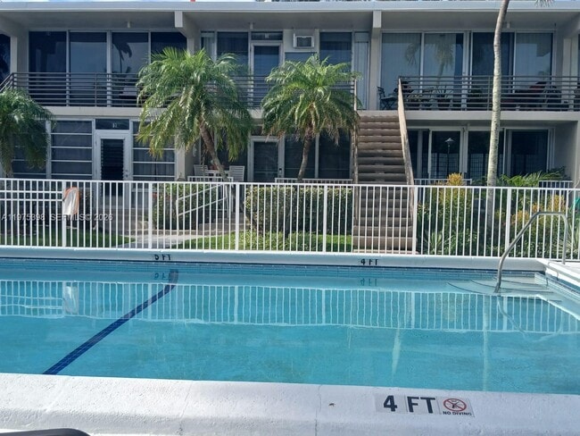 Photo - 901 N Birch Rd Unit 9B