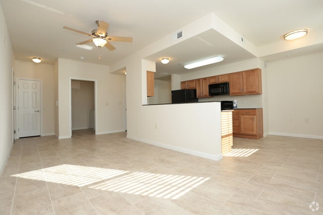 2BR, 1BA 925 SF - Living Room