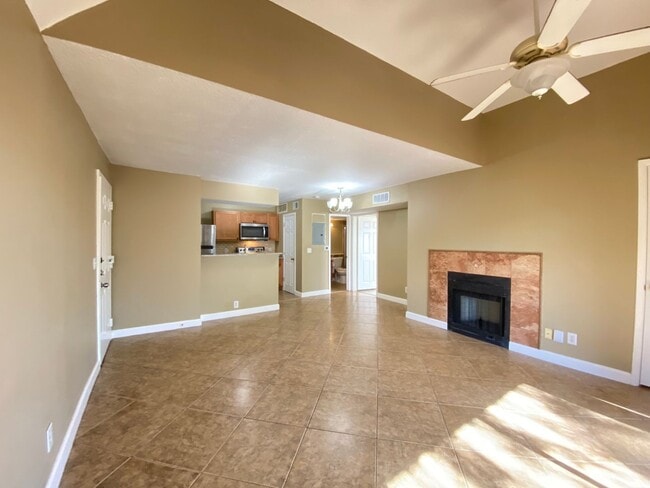 Photo - 345 Lakepointe Dr Unit 302