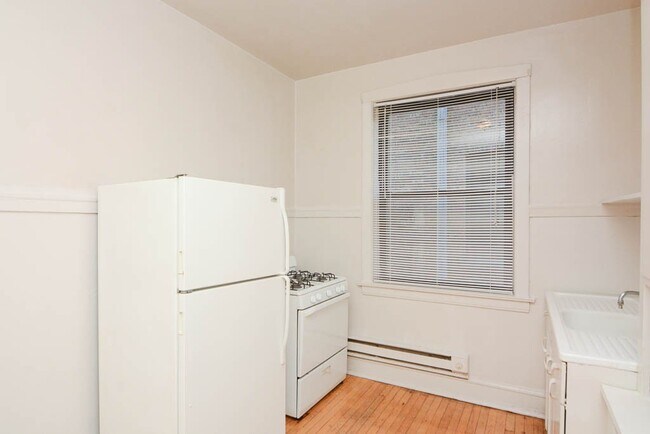 Photo - 1028 Dempster St Unit E3