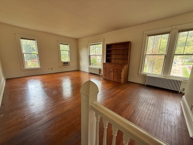 Photo - 165 Edgwood St Unit 2nd Floor