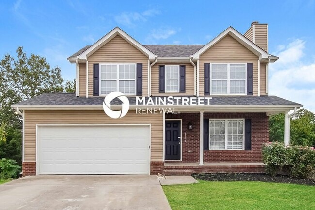 Photo - 4 Bedroom Pet-Friendly Home in POWELL, TN with Main Street Renewal