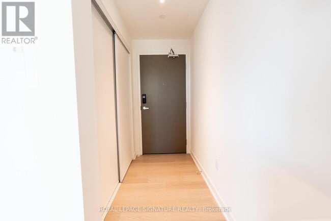Photo - 448 Burnhamthorpe Rd W Unité 1807