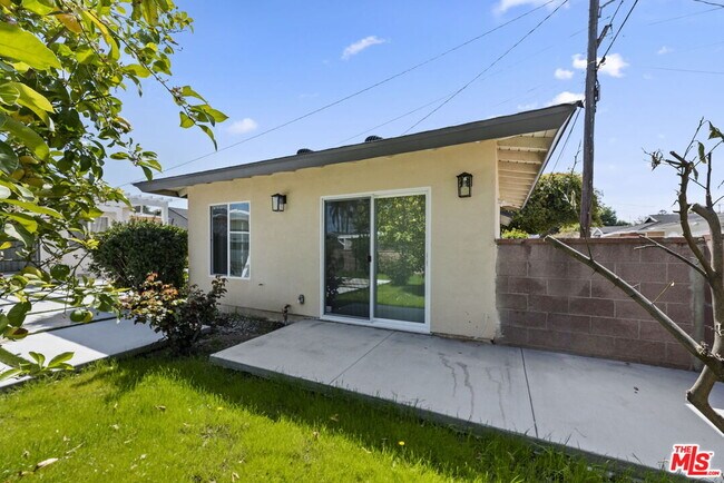 6229 Sylvia Ave