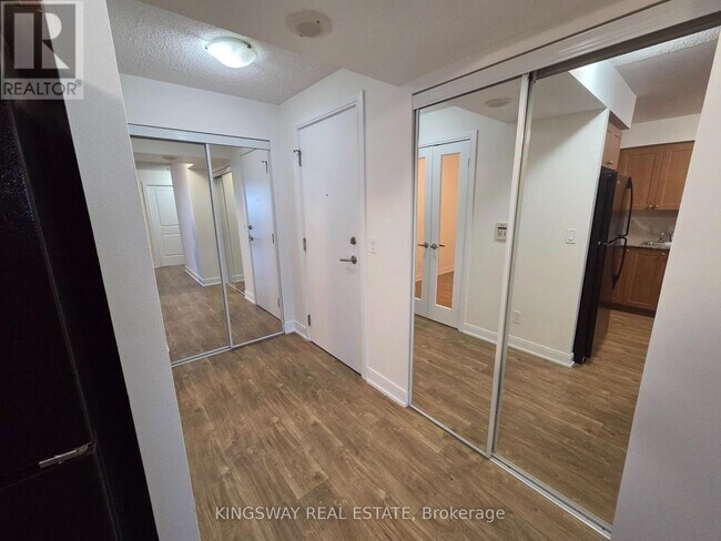 Photo - 330 Burnhamthorpe Rd W Unit 710