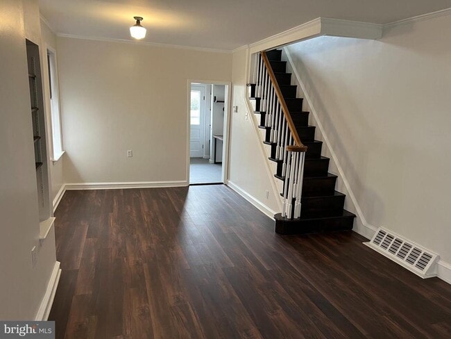 Photo - 30 W Abington Ave