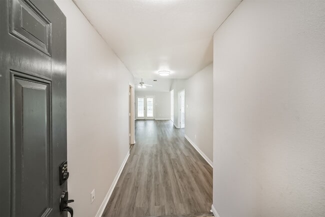 Building Photo - 7114 Sunrise Hill Ln Rental