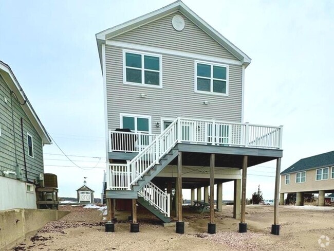 Building Photo - 39 Circle Beach Rd Rental