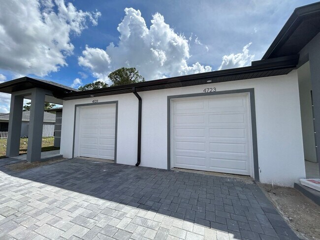 Building Photo - 4721 22nd St SW