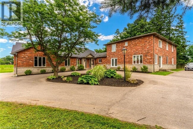 Photo - 931 Southcote Rd