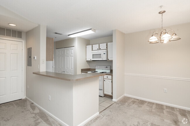 2BR, 2BA - 980SF - Kitchen - The Aria