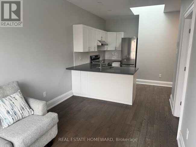 Photo - 611 Danforth Ave