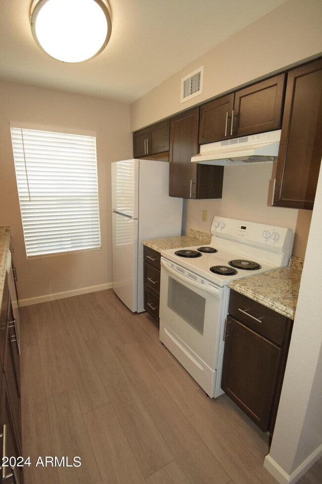 Photo - 834 N Cherry Unit Apt 103