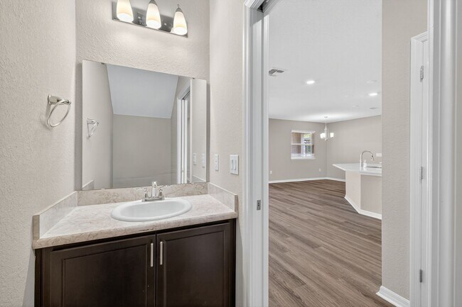 Photo - Spacious 4bed - With Amenities!