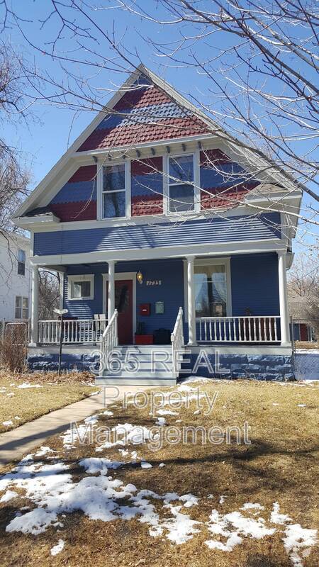 Building Photo - 1723 7th Ave Unit 1 Rental