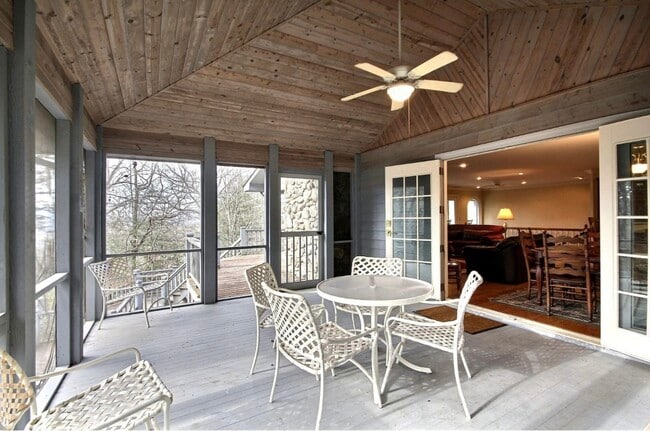 Photo - 462 Chalet Village Dr