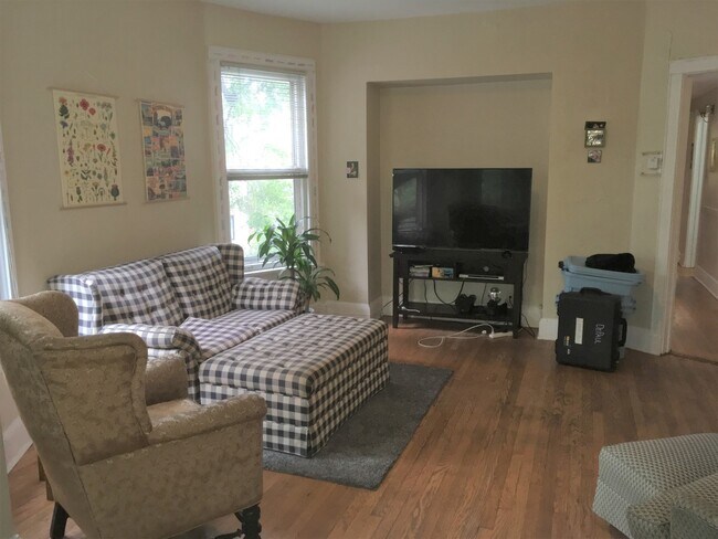 Photo - 3822 N Wayne Ave Unit 2