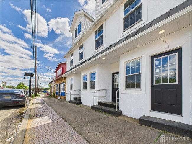 Photo - 10 W Railroad Ave