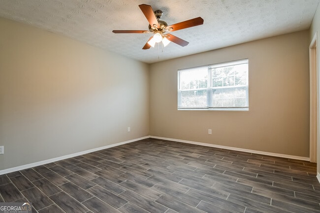 Photo - 2156 Newbury Rd