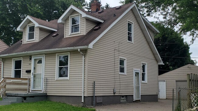 520 Burroughs Ave