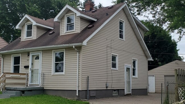 Photo - 520 Burroughs Ave