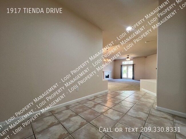 Photo - 1917 Tienda Dr