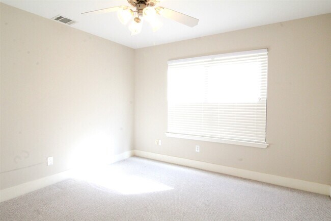 Photo - 3031 Buttercup St