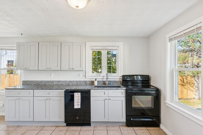 Photo - 140-142 Sawyer St Unit 140 Sawyer Street
