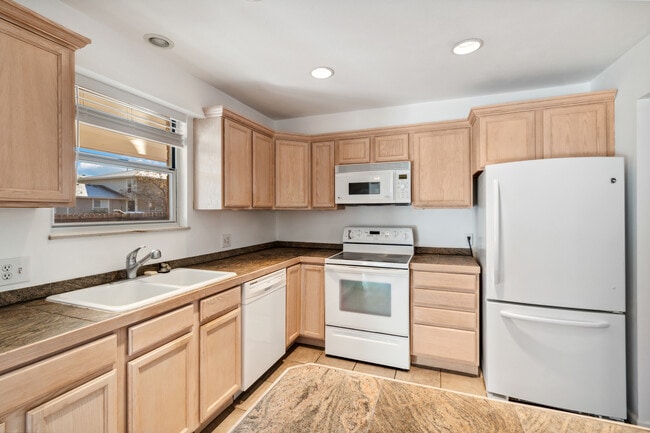 Photo - 1200 S Monaco Street Pky