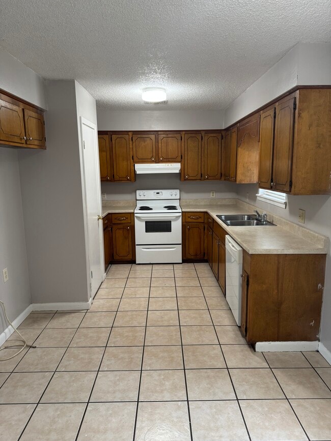 Building Photo - 2 Kim Ln