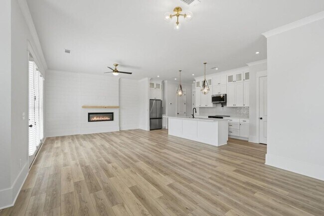 Photo - 331 Orchid St