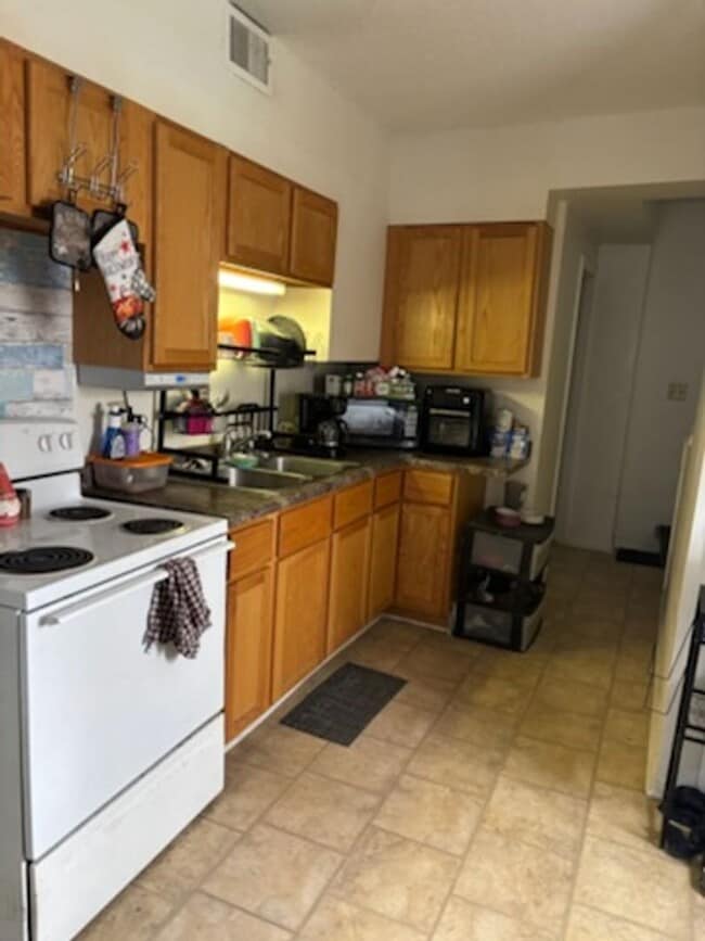 Photo - clarke1909 Unit 1909