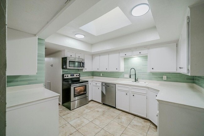 Photo - 18209 Vinland Dr