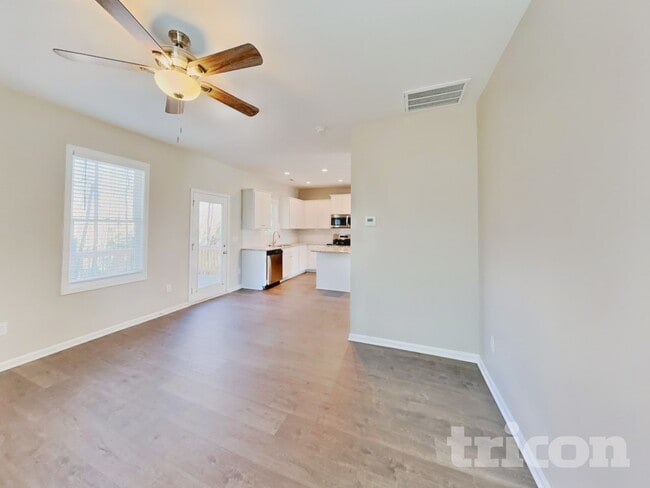 Photo - 123 Diploma Dr