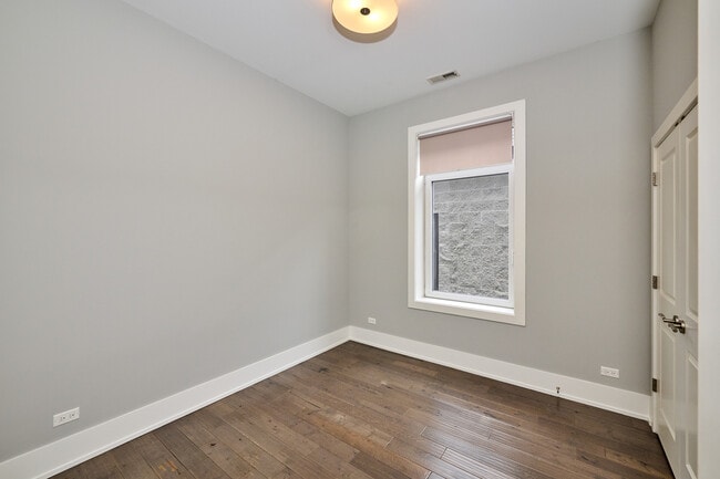 Bedroom - 1338 W Cullerton St