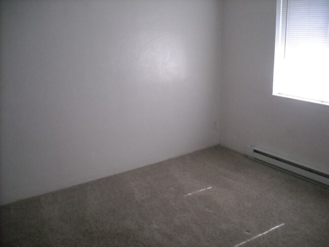 bedroom - Geraldine Apartments