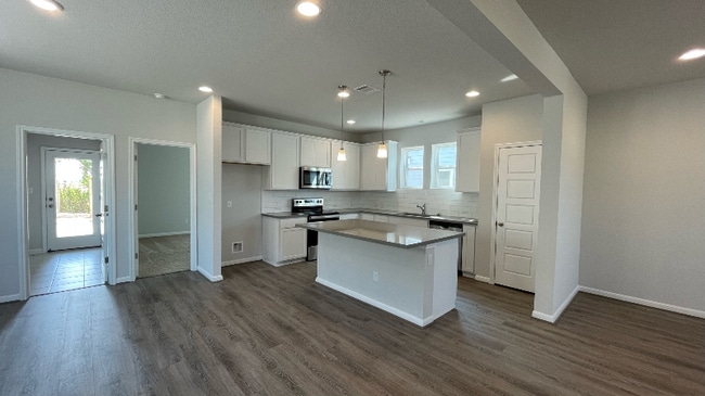 Photo - 204 Pebblestream Pass