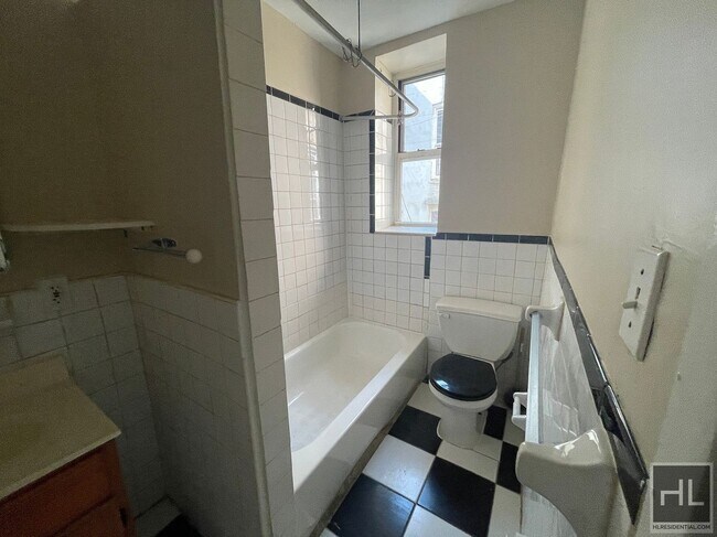 Photo - VAN SICLEN AVENUE